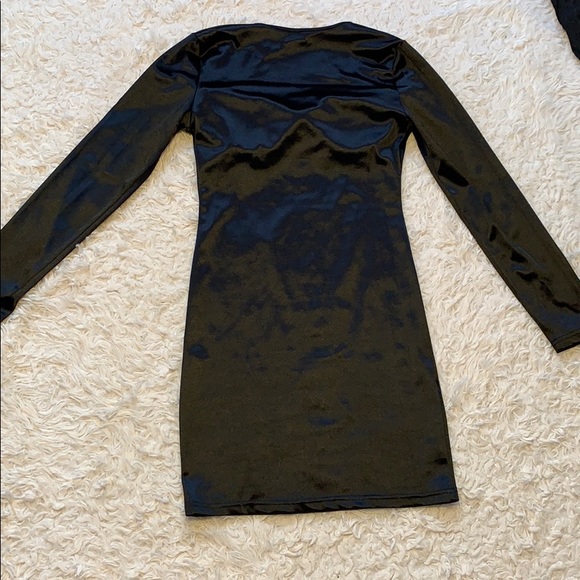 💥Nasty Gal You’re off the Hook & Eye Satin Dress - Picture 5 of 6